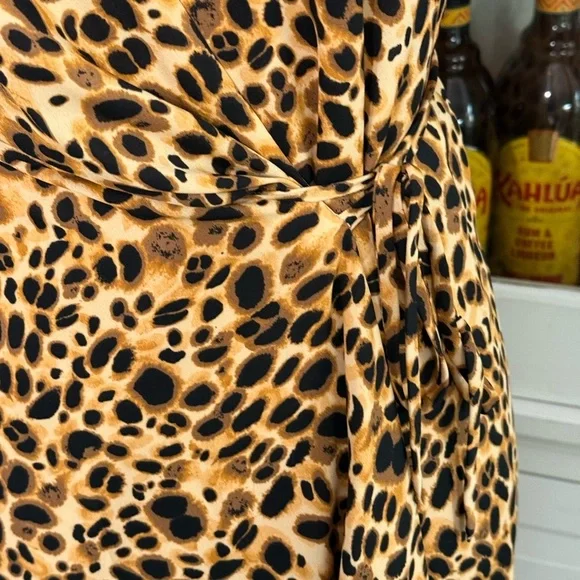 Aritzia Babaton Wallace Short Sleeve Wrap Dress V-neck Animal Print - Picture 3 of 8